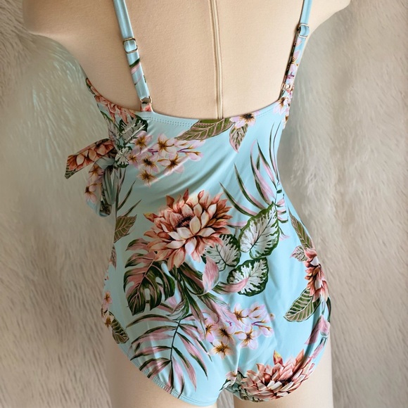 Wrap-Front High Coverage
One Piece Swimsuit - Kona
Sol light blue Tropical Print - Picture 4 of 5